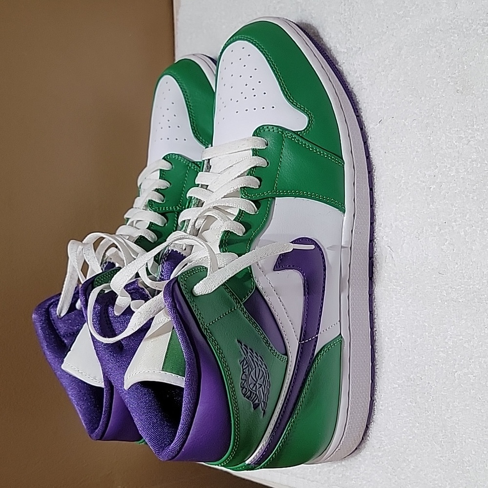 Air Jordan Mid Size 12